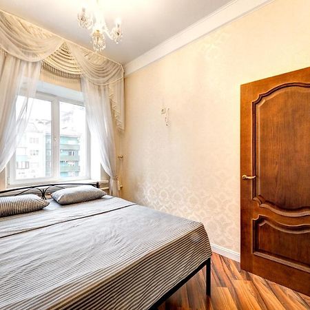 Apartments With 3 Rooms Near Palace Ukraine Kiev Exterior foto