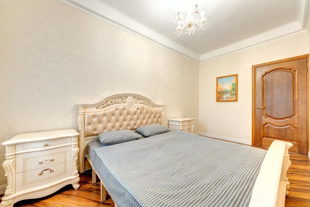Apartments With 3 Rooms Near Palace Ukraine Kiev Exterior foto