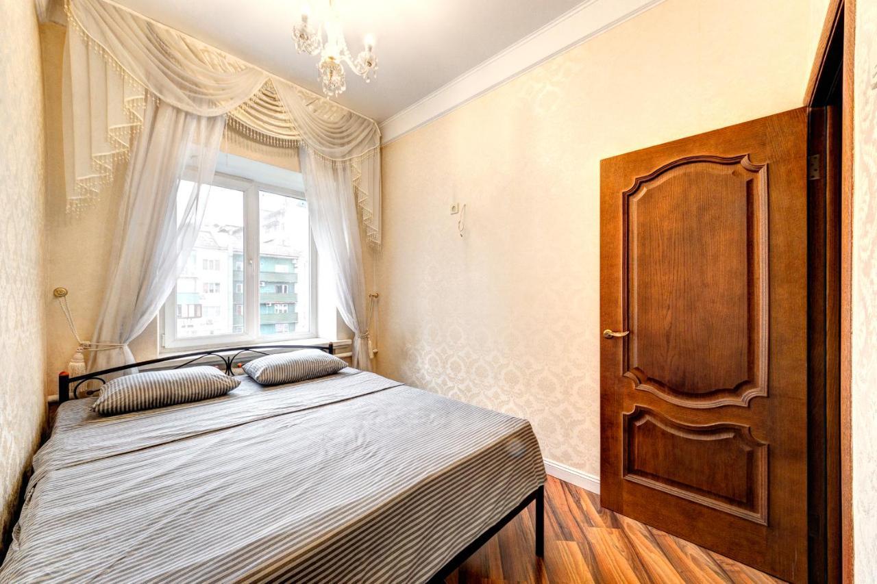Apartments With 3 Rooms Near Palace Ukraine Kiev Exterior foto