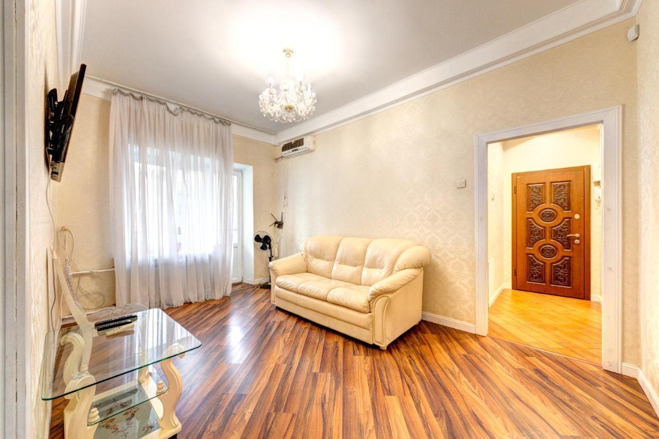 Apartments With 3 Rooms Near Palace Ukraine Kiev Exterior foto