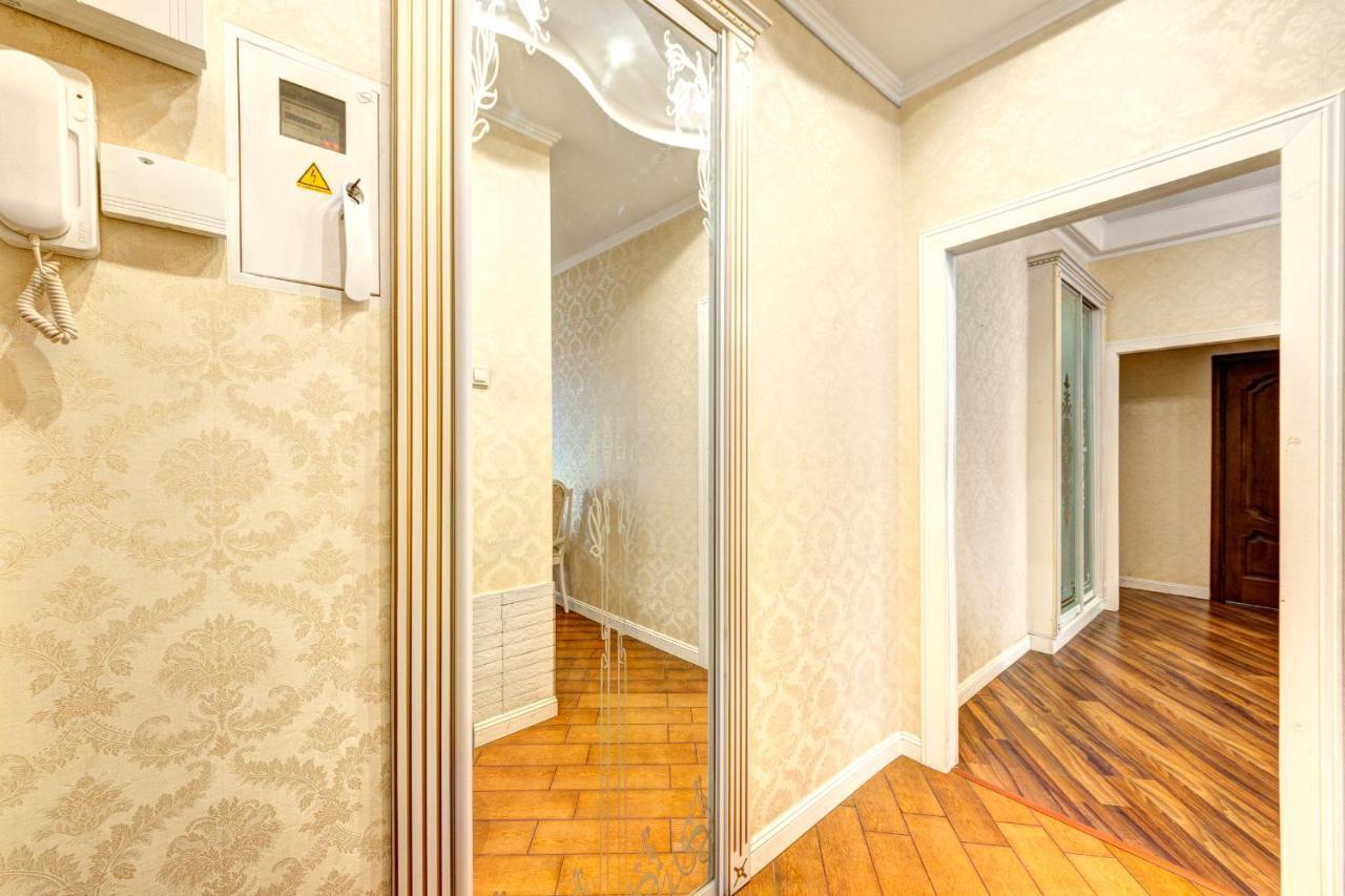 Apartments With 3 Rooms Near Palace Ukraine Kiev Exterior foto